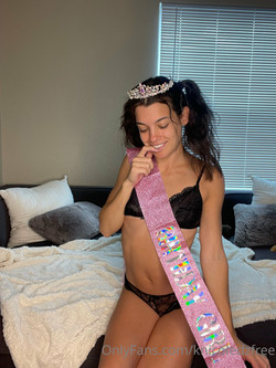 nicoleskirtsfree OnlyFans SiteRip (as of 2025-03-08)/images/nicoleskirtsfree-2022-08-30_140301-394166665_1.jpg