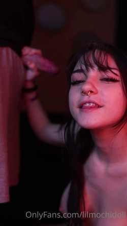 LilMochidoll Blowjob deep-throat video/vlcsnap-2022-03-25-17h29m02s142.png